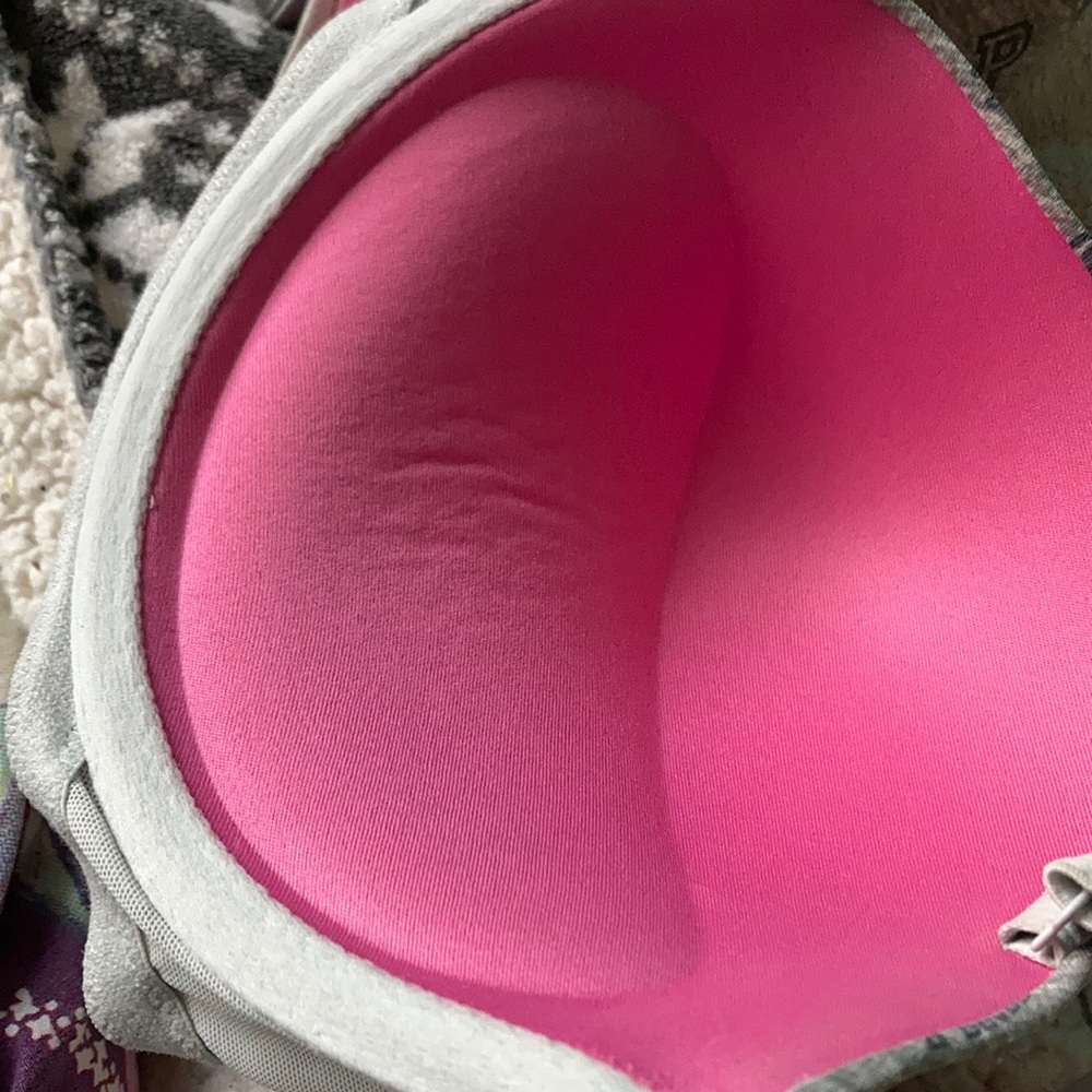 PINK bra - Picture 6 of 6